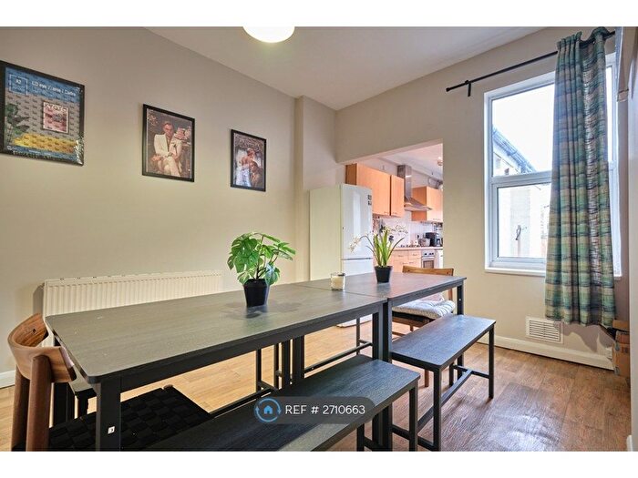 4 Bedroom Terraced House To Rent In Hartley Road, Nottingham, NG7