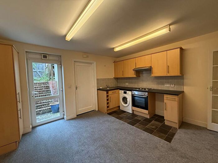 1 Bedroom Flat To Rent In Queens Road, Tunbridge Wells, TN4