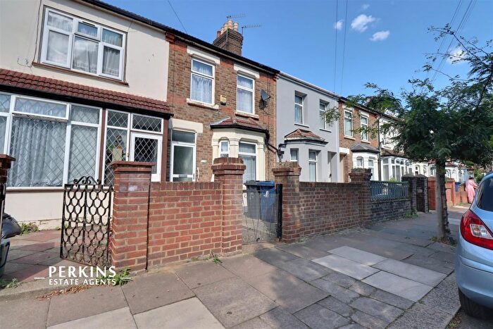 3 Bedroom Property For Sale In Southall, UB2