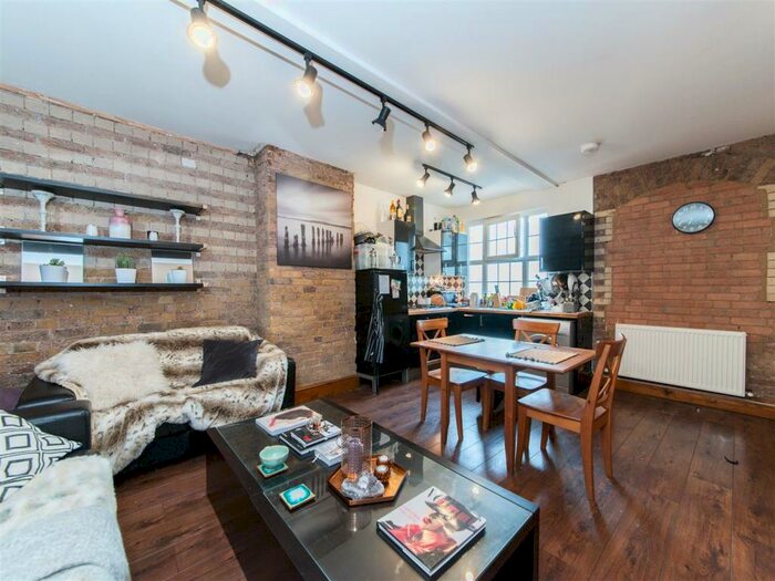 2 Bedroom Apartment To Rent In Prince Of Wales Passage, NW1