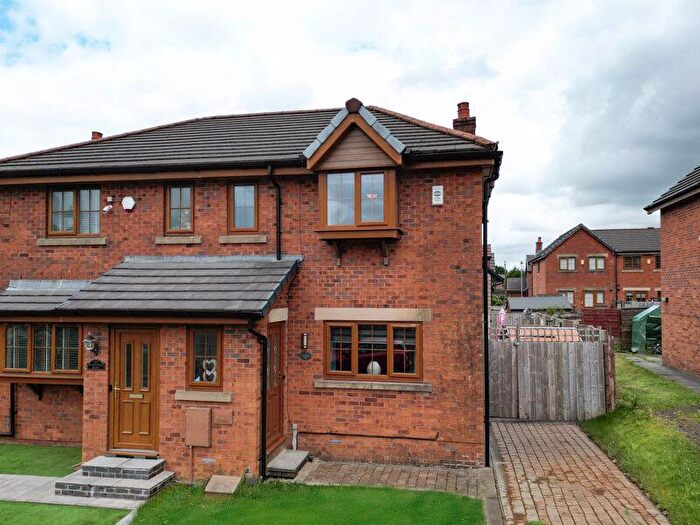 3 Bedroom Semi-Detached House For Sale In Blackthorn Mews, Rochdale, OL12