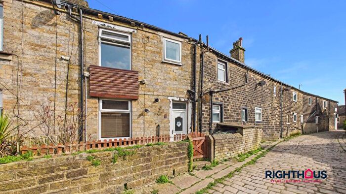 2 Bedroom Terraced House To Rent In School Lane, Bradford, BD6