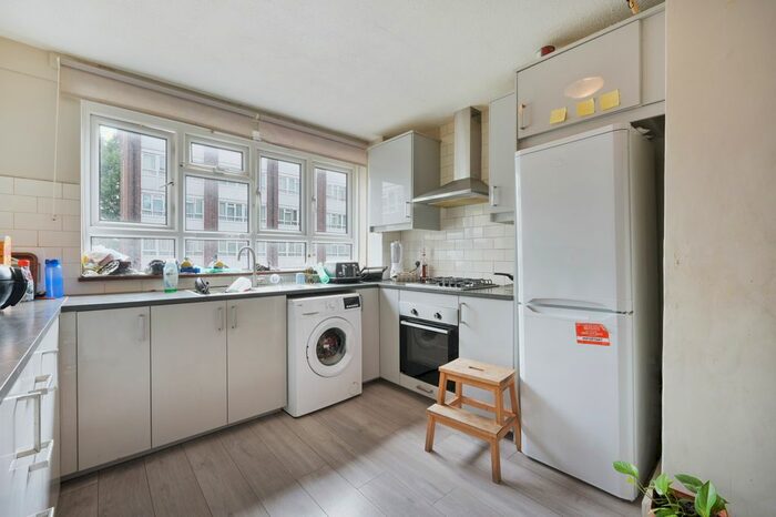 3 Bedroom Flat To Rent In Colliers Wood, London, SW19