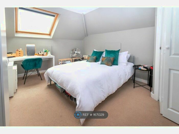 3 Bedroom Maisonette To Rent In Martin Way, Morden, SM4