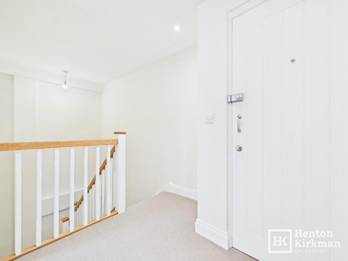 2 Bedroom Duplex To Rent In High Street, Billericay, Essex, CM12