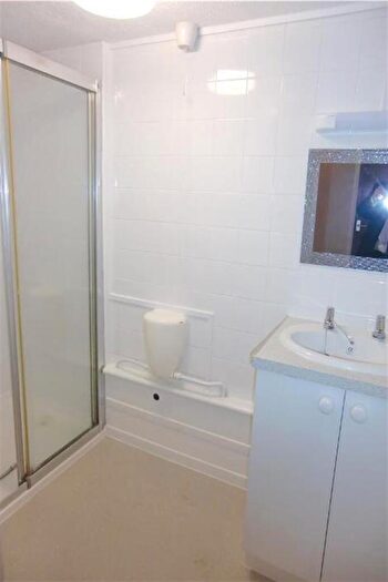 1 Bedroom Retirement Property To Rent In Homeberry House, Ashcroft Gardens, Cirencester, GL7