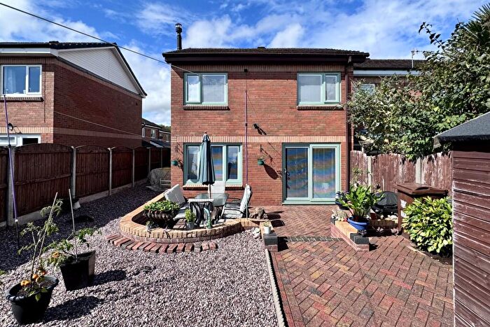 2 Bedroom End Of Terrace House For Sale In Bonsall Close, Glossop, SK13