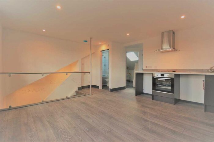 2 Bedroom Flat To Rent In Horn Lane, London, W3