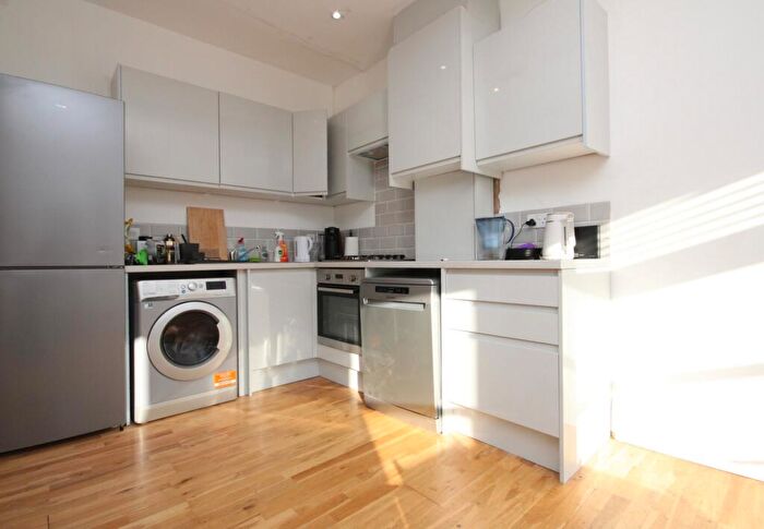3 Bedroom Flat To Rent In Freegrove Road, Islington, N7