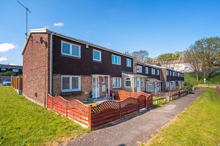 3 Bedroom End Of Terrace House For Sale In Jenkins Dale, Chatham, Kent., ME4