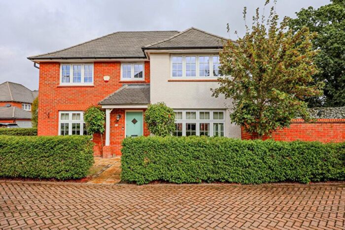4 Bedroom Detached House For Sale In Loveday Way, Benfleet, SS7