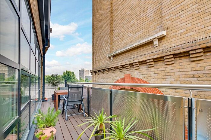 2 Bedroom Flat To Rent In Candlemakers Apartments, York Road, SW11