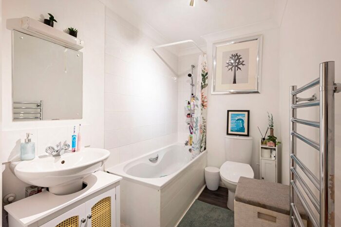2 Bedroom Flat For Sale In Coombe Lane, London, SW20