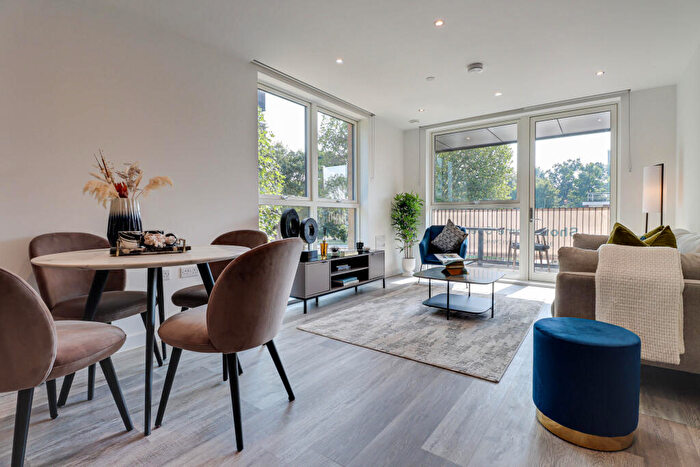 1 Bedroom Apartment For Sale In Newtown House, Town Centre, Hatfield, AL10