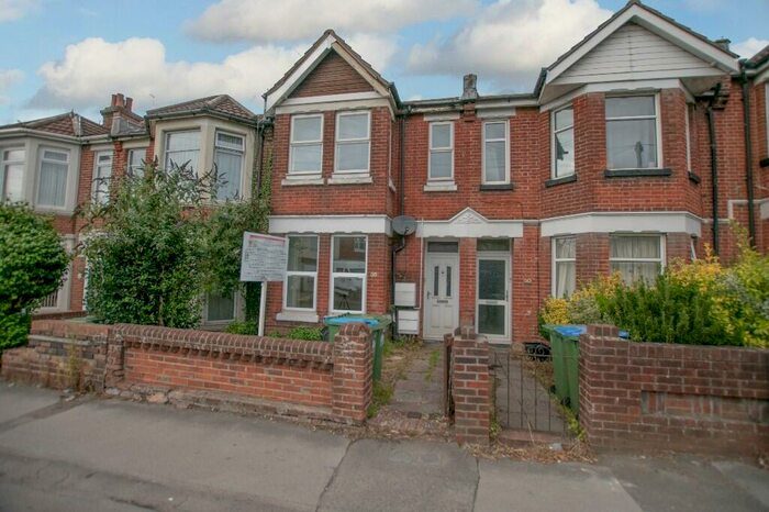 1 Bedroom Flat To Rent In Winchester Road, Southampton, Hampshire, SO16