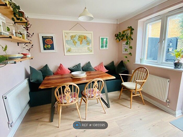 4 Bedroom Semi-detached House To Rent In Brinkworth Way, London, E9