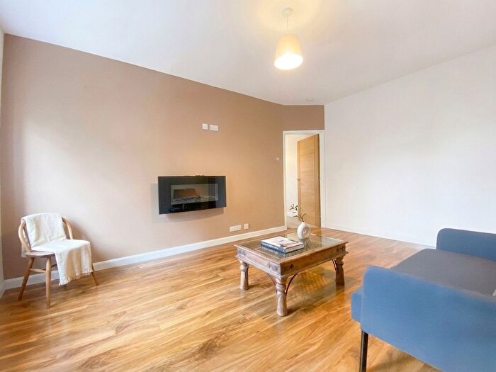2 Bedroom Flat To Rent In Hillingdon Road, Uxbridge, UB10