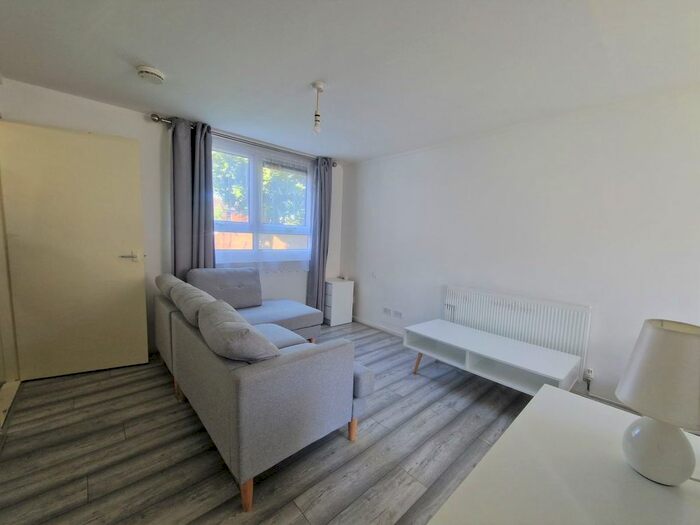 1 Bedroom Flat To Rent In Lockerbie Avenue, Leicester, LE4