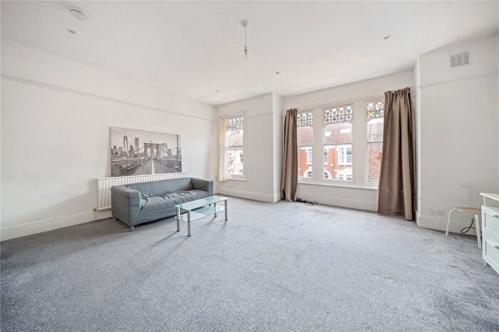 3 Bedroom Flat To Rent In Louisville Road, London, SW17