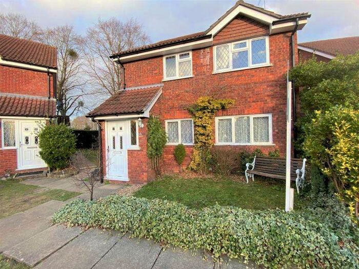 2 Bedroom Maisonette Flat To Rent In Lightwater, GU18