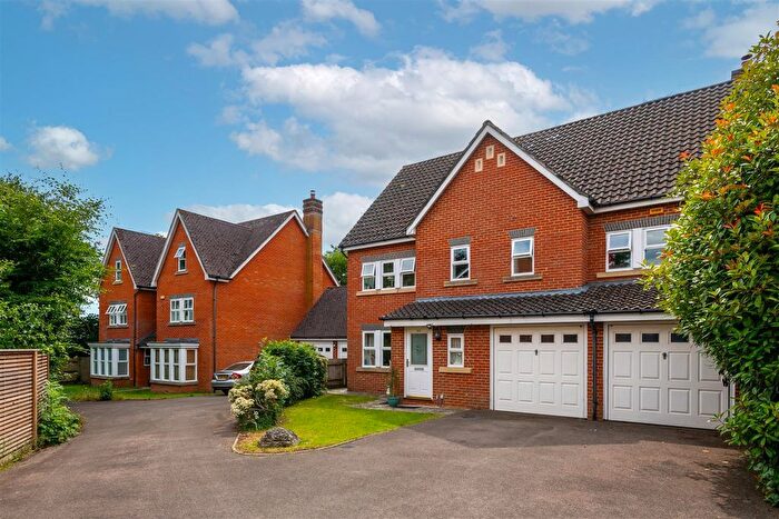 6 Bedroom Detached House To Rent In Reed Drive, Redhill, RH1