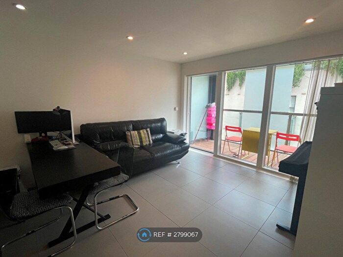 1 Bedroom Flat To Rent In Dance Square, London, EC1V