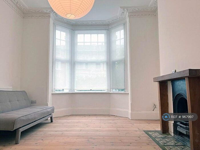 1 Bedroom Flat To Rent In Crosby Road, Forest Gate, E7