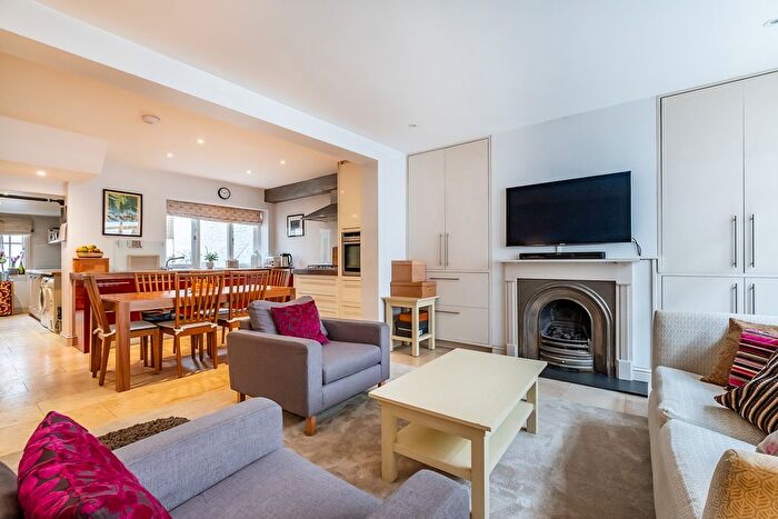 4 Bedroom Terraced House For Sale In Churton Place, London, SW1V