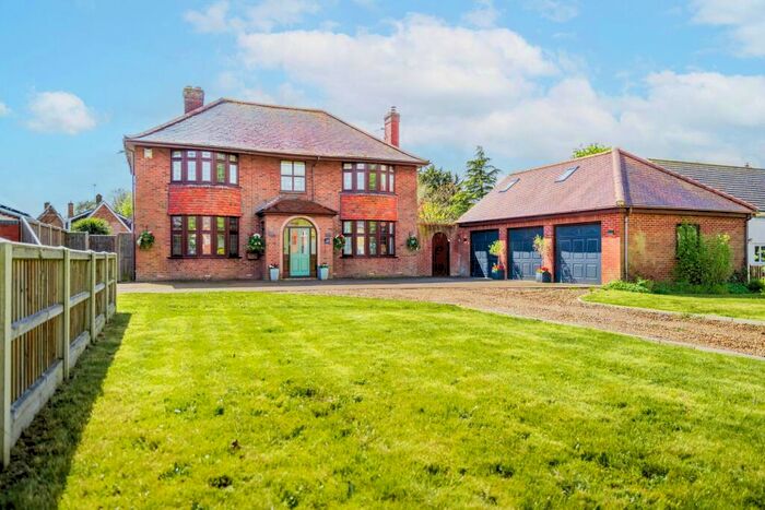 6 Bedroom Detached House For Sale In Dereham Road, Easton, NR9