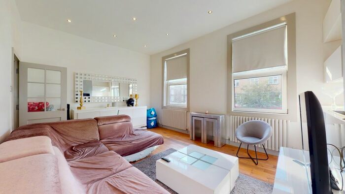 3 Bedroom Flat To Rent In Wandsworth Road, London, SW8