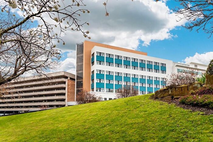 1 Bedroom Flat To Rent In Hall Ings, Bradford, BD1