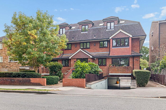 2 Bedroom Apartment For Sale In The Avenue, Hatch End, HA5