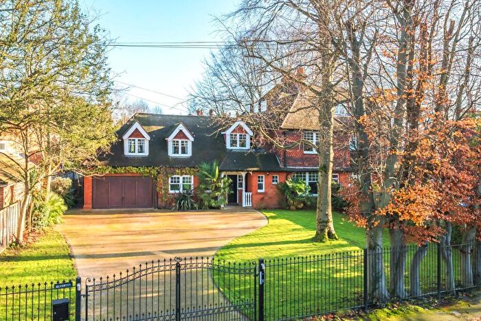6 Bedroom Semi Detached House For Sale In Wey Road, Weybridge, KT13