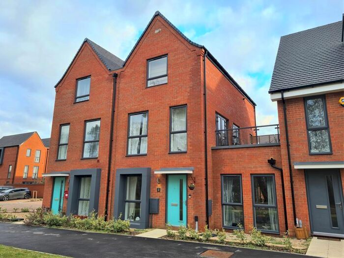 4 Bedroom Semi-Detached House To Rent In Mulberry Walk, Bordon, GU35