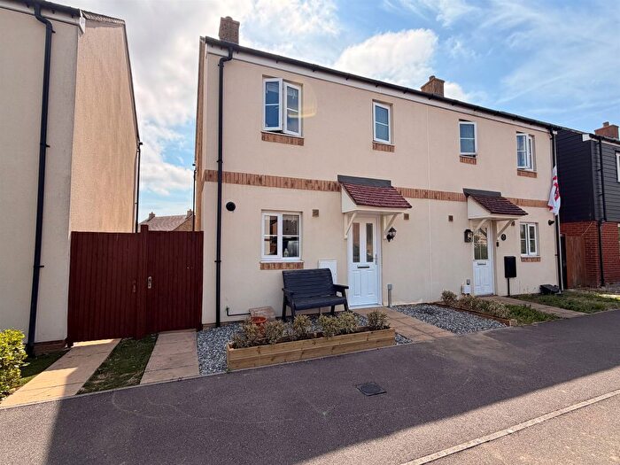 3 Bedroom Semi-Detached House For Sale In Damara Way, Kingsnorth, Ashford, TN25