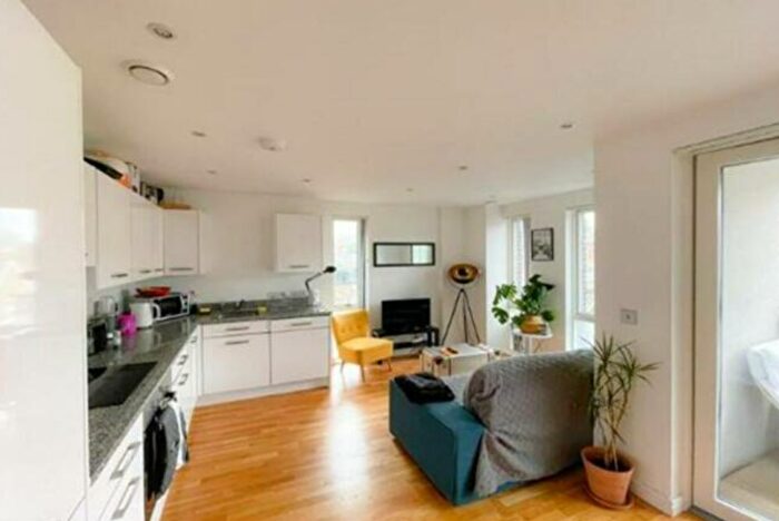2 Bedroom Flat To Rent In Austin Street, E2