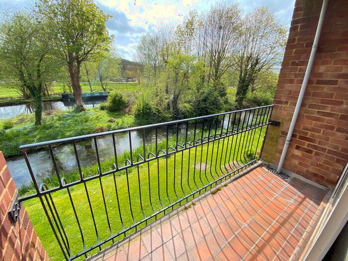 2 Bedroom Flat To Rent In River Park, Hemel Hempstead, HP1