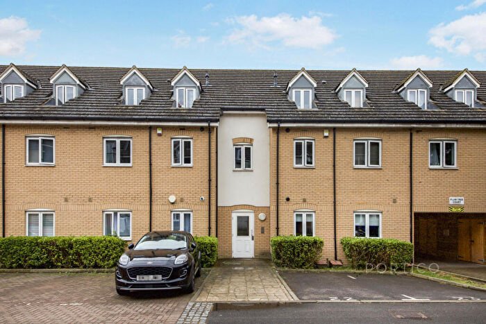 2 Bedroom Flat To Rent In Plum Tree Court, Ingrebourne Avenue, Romford, RM3
