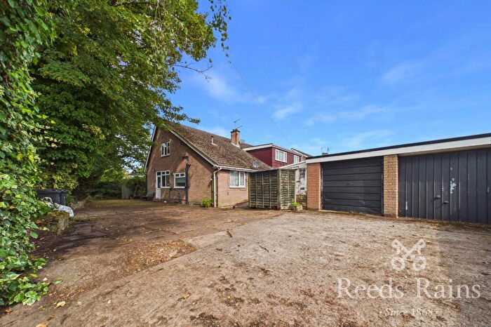 4 Bedroom Semi-Detached House For Sale In West Paddock, Leyland, Lancashire, PR25