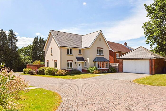 5 Bedroom Detached House For Sale In Henwood Grove, Clanfield, PO8