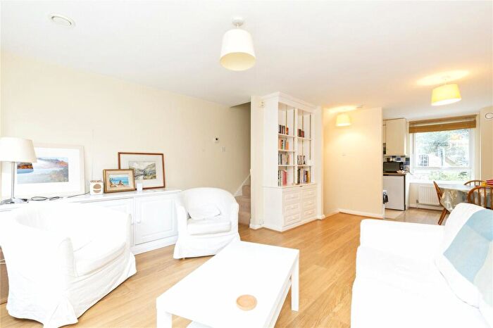 3 Bedroom Mews To Rent In Albion Mews, Barnsbury, Islington, London, N1
