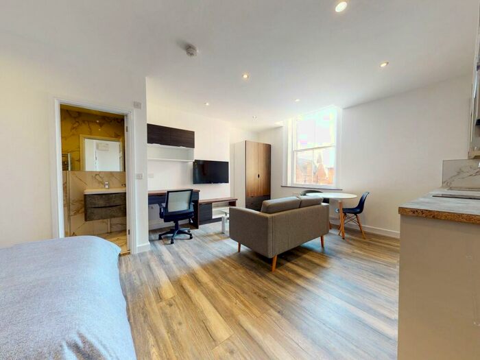 Apartment To Rent In Apt, Hyde Terrace #, LS2