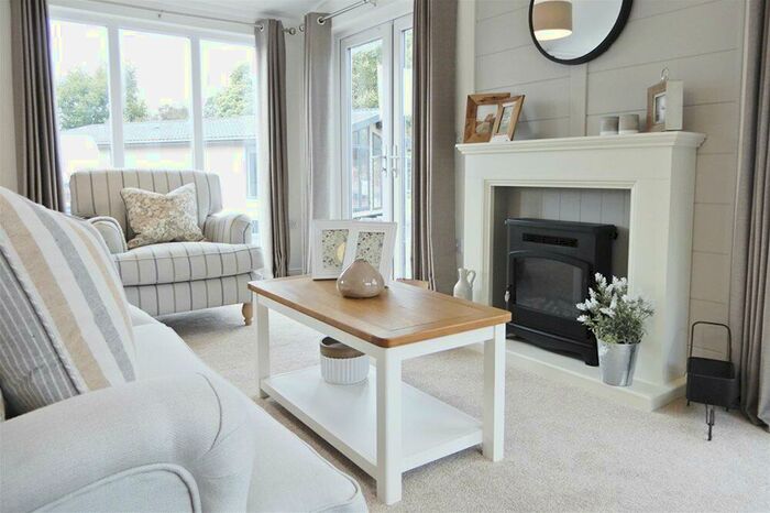 2 Bedroom Lodge For Sale In Penmarlam, Fowey, PL23