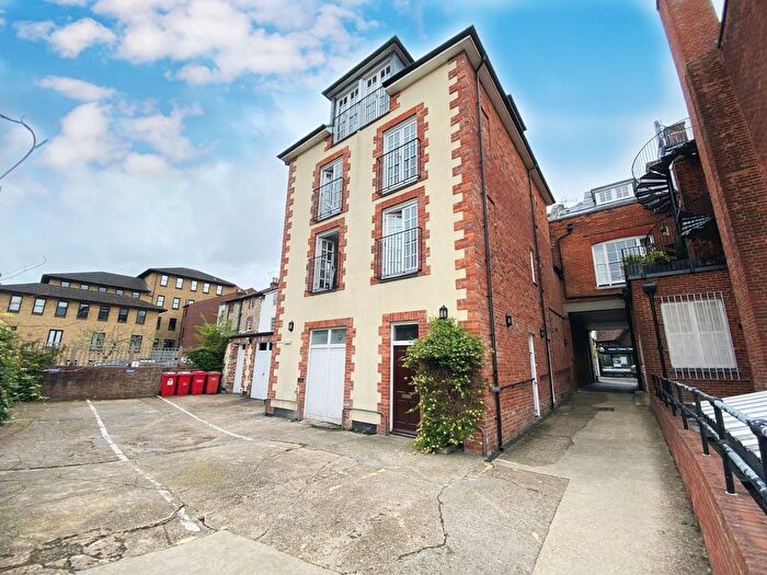 2 Bedroom Flat To Rent In Jewry Street, Winchester, SO23