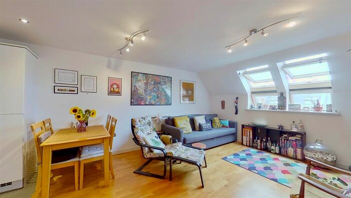 2 Bedroom Flat To Rent In Garratt Lane, London, SW18