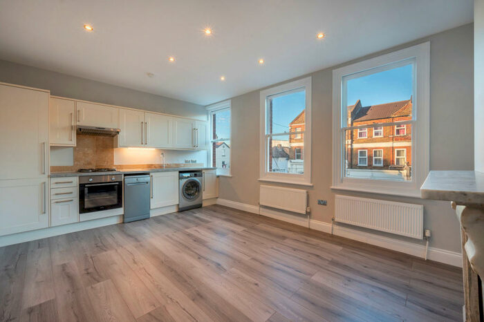 2 Bedroom Flat To Rent In Honor Oak Park, London, SE23