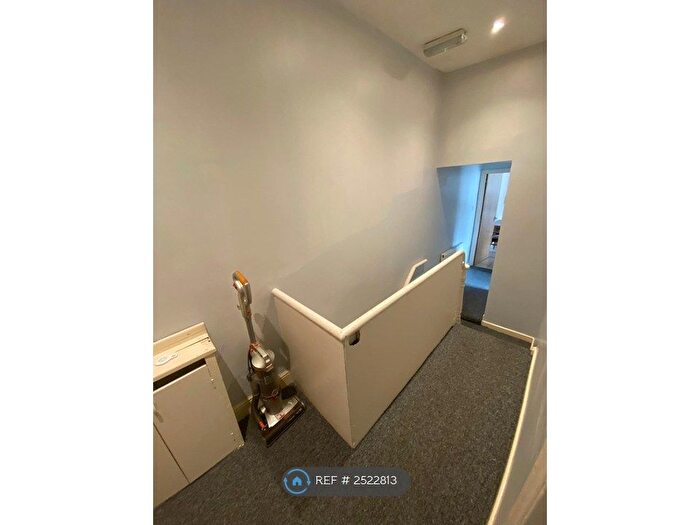 3 Bedroom Flat To Rent In Derby Road, Southampton, SO14