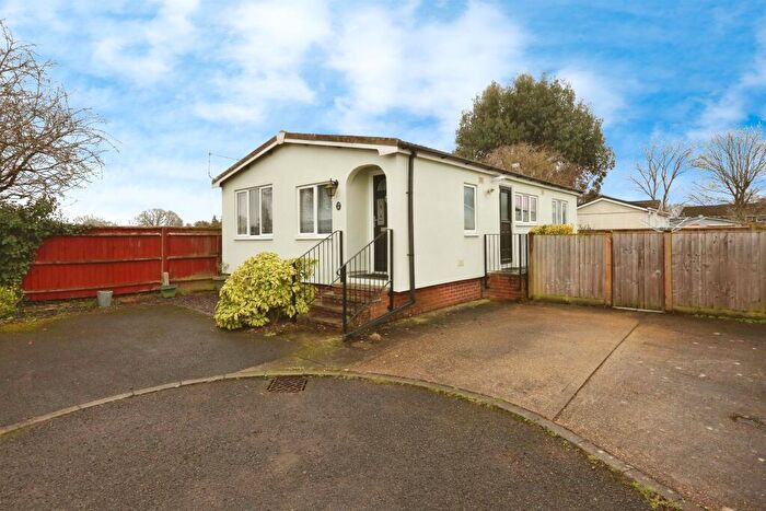 2 Bedroom Park Home For Sale In Shamblehurst Lane South, Hedge End, Southampton, SO30
