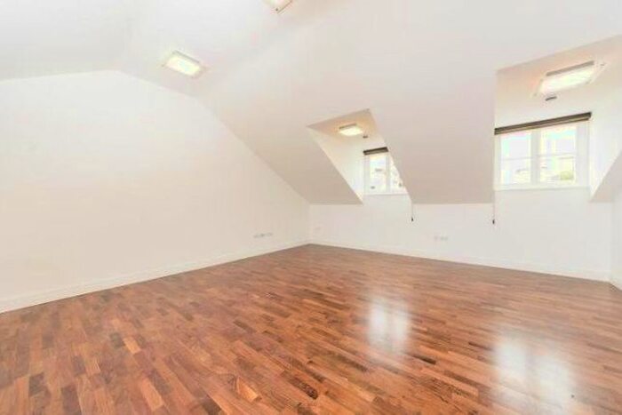 5 Bedroom Flat To Rent In North Road, Brentford TW8