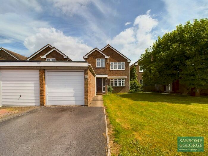3 Bedroom Detached House To Rent In Ropley Close, Tadley, Hampshire, RG26